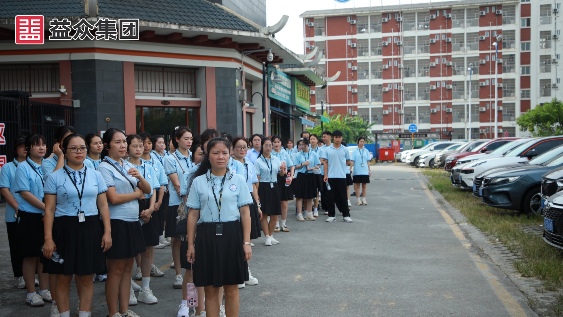 參觀益眾·尚城小區(qū)、右江區(qū)老鄉(xiāng)家園—迎龍易地扶貧搬遷安置小鎮(zhèn) (1)